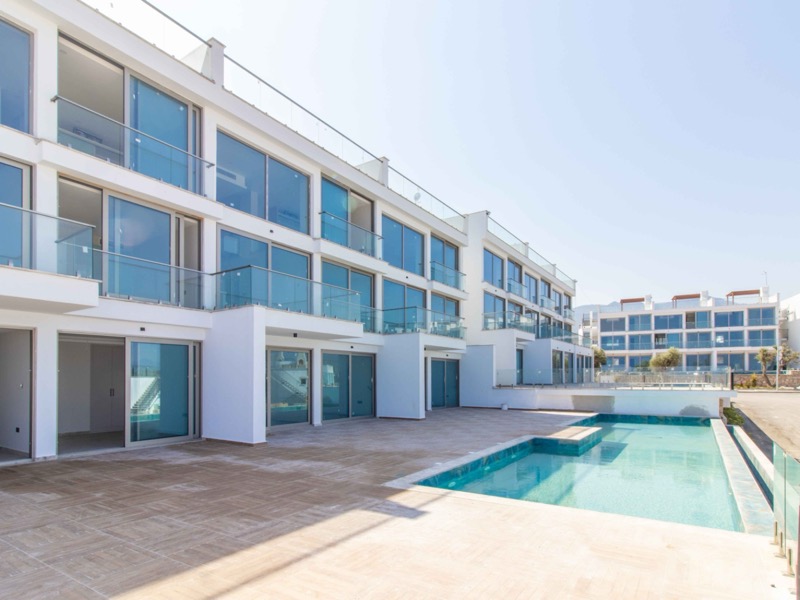 Neubau-Gartenwohnung mit Meer- und Bergblick in Esentepe